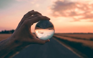 Tử vi thứ Tư (25/11/2020): Cự Giải nên tỏ ra tế nhị, cẩn thận hơn