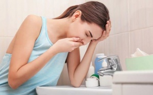 Đau bụng kinh buồn nôn, phải làm gì để cải thiện?