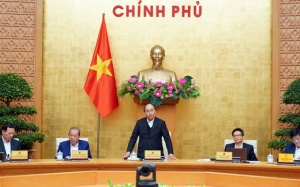 Thủ tướng Nguyễn Xuân Phúc chỉ đạo tạm dừng các chuyến bay thương mại từ nước ngoài 