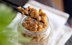 Infographic: 9 thực phẩm giàu vitamin K2 giúp xương chắc khỏe