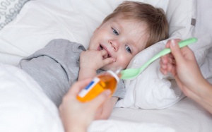 Tuyệt chiêu giúp trẻ không quấy khóc khi uống thuốc