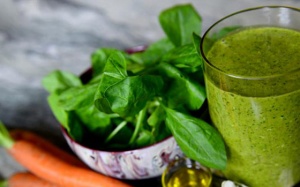 Ấn tượng với lợi ích sức khỏe của sinh tố cà rốt, rau bina