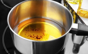 Những mối nguy hại khi tái sử dụng dầu ăn