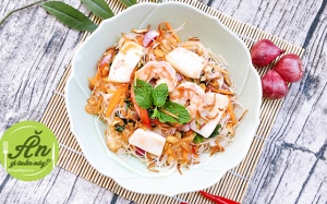 Gợi ý thực đơn tuần mới: Làm bún trộn hải sản cho cả nhà