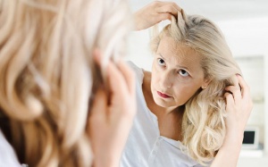 Làm thế nào để ngăn ngừa rụng tóc thời kỳ mãn kinh?