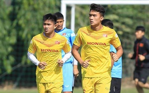 HLV Park Hang-seo gọi sao trẻ Nguyên Hoàng lên U22 Việt Nam đấu ĐTQG