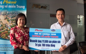Người lao động Vinamilk góp ngày lương, hỗ trợ miền Trung mùa mưa lũ gần 4 tỷ đồng