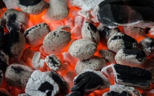 Cẩn trọng khi dùng than sưởi ấm trong mùa Đông