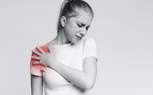Các chấn thương thường gặp ở vai và cách xử lý để giảm đau vai