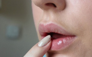 Bí quyết sở hữu đôi môi hồng hào, căng mọng trong mùa Đông