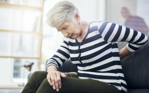 Thoát vị đĩa đệm thắt lưng gây tê chân có chữa được không?