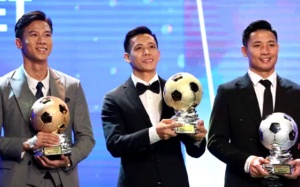 Văn Quyết vượt Quế Ngọc Hải, Quang Hải giành QBV