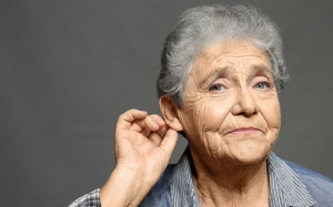 Điếc một bên tai phải làm sao?