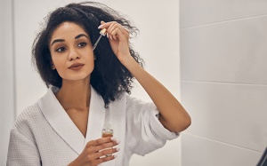 Hướng dẫn dùng dầu để chăm sóc da mặt, giúp da căng mịn tự nhiên