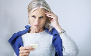 Làm sao cải thiện tình trạng hay quên, khó tập trung sau mãn kinh?