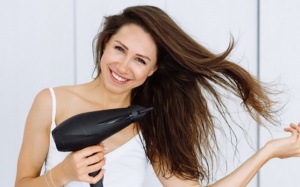 Mùa Đông sấy tóc thế nào để không rụng tóc?