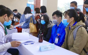 Y tế tuần qua: Bắt đầu tuyển tình nguyện viên thử vaccine COVID-19 mới