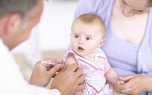 Cách chăm sóc trẻ trong ngày lạnh sau khi tiêm chủng