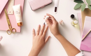 Cách chăm sóc và làm đẹp móng tay tại nhà