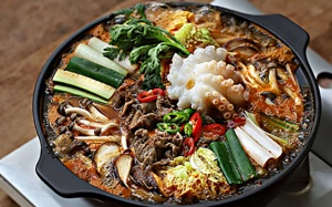 Cách làm lẩu thập cẩm Hàn Quốc cho ngày cuối tuần ở nhà tránh dịch