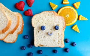 5 món ăn vặt từ bánh mì gối dành cho bé yêu