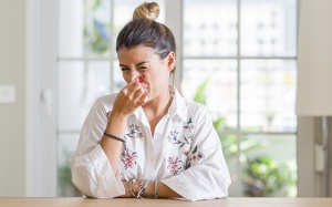 Mẹo 'đánh bay' mùi hôi trong nhà nhanh chóng để kịp đón Tết