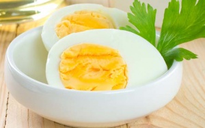 Lợi ích và điều cần lưu ý khi bà bầu ăn trứng gà