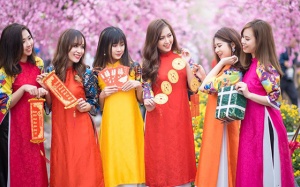 Mùng 1 Tết: 12 con giáp nên mặc đồ màu gì cho may mắn?