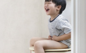 Những thực phẩm quen thuộc ngày Tết dễ khiến trẻ bị táo bón