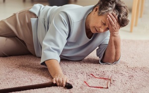 Cách duy trì thăng bằng, phòng té ngã cho người bệnh Parkinson