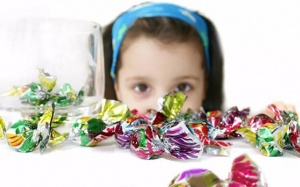 Trẻ ăn nhiều đồ ngọt cần làm gì để bảo vệ sức khỏe?