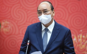 Thủ tướng động viên các chiến sĩ tiên phong, gồng mình chống dịch để bảo vệ sức khỏe nhân dân