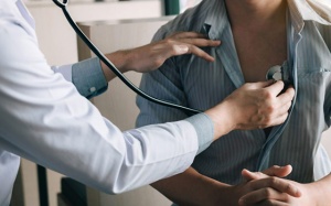 Rối loạn nhịp tim không rõ nguyên nhân có cần điều trị không?