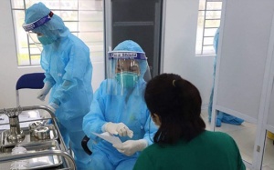 Vaccine COVID-19: 5 trường hợp có phản ứng phụ sau tiêm đã ổn định