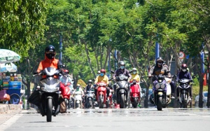 TP.HCM nắng nóng diện rộng với mức nhiệt 37 độ C