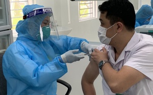 Chuyên gia WHO giải thích về tác dụng phụ của vaccine COVID-19