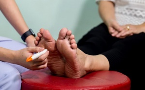 Các cách giảm biến chứng thần kinh ngoại biên do đái tháo đường