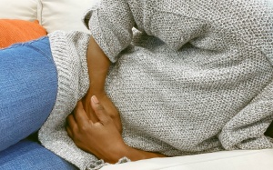 Làm gì để bớt đau bụng kinh dữ dội khi có chu kỳ kinh nguyệt?