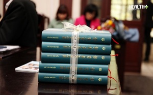 “Thuật ngữ Dược học Anh - Việt” của PGS.TS Lê Văn Truyền đến tay sinh viên trường Dược