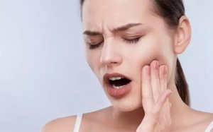 Cách giảm đau tự nhiên khi mọc răng khôn 