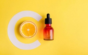 Tại sao bạn nên thử dùng serum vitamin C để chăm sóc da?