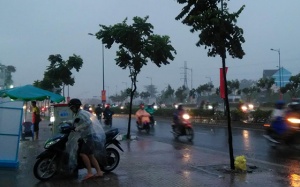 Bắc Bộ chuẩn bị đón không khí lạnh, Nam Bộ đề phòng mưa dông