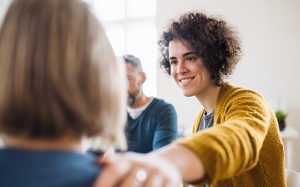 Tử vi thứ Hai (19/4/2021): Nhân Mã sẽ được mọi người xung quanh ưu tiên giúp đỡ