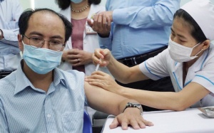 Hơn 80.000 người Việt được tiêm vaccine phòng COVID-19 