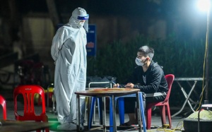 Xuất hiện ca dương tính, Hà Nội dừng tất cả các hoạt động không thiết yếu