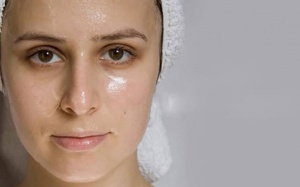 Bí quyết chăm sóc da dầu mùa nắng nóng