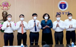 160 tỷ đồng và 4 triệu liều vaccine ủng hộ Quỹ mua vaccine phòng COVID-19