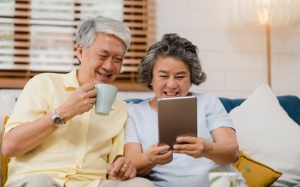 Bảo vệ sức khỏe người cao tuổi trong mùa nóng