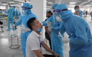 Bắt đầu tiêm vaccine COVID-19 cho công nhân ở Bắc Ninh và Bắc Giang