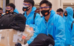 ĐT Việt Nam kín mít tại sân bay Dubai